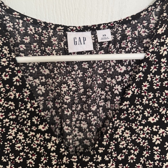 GAP 4 ITEM BUNDLE!!!! - Picture 6 of 8